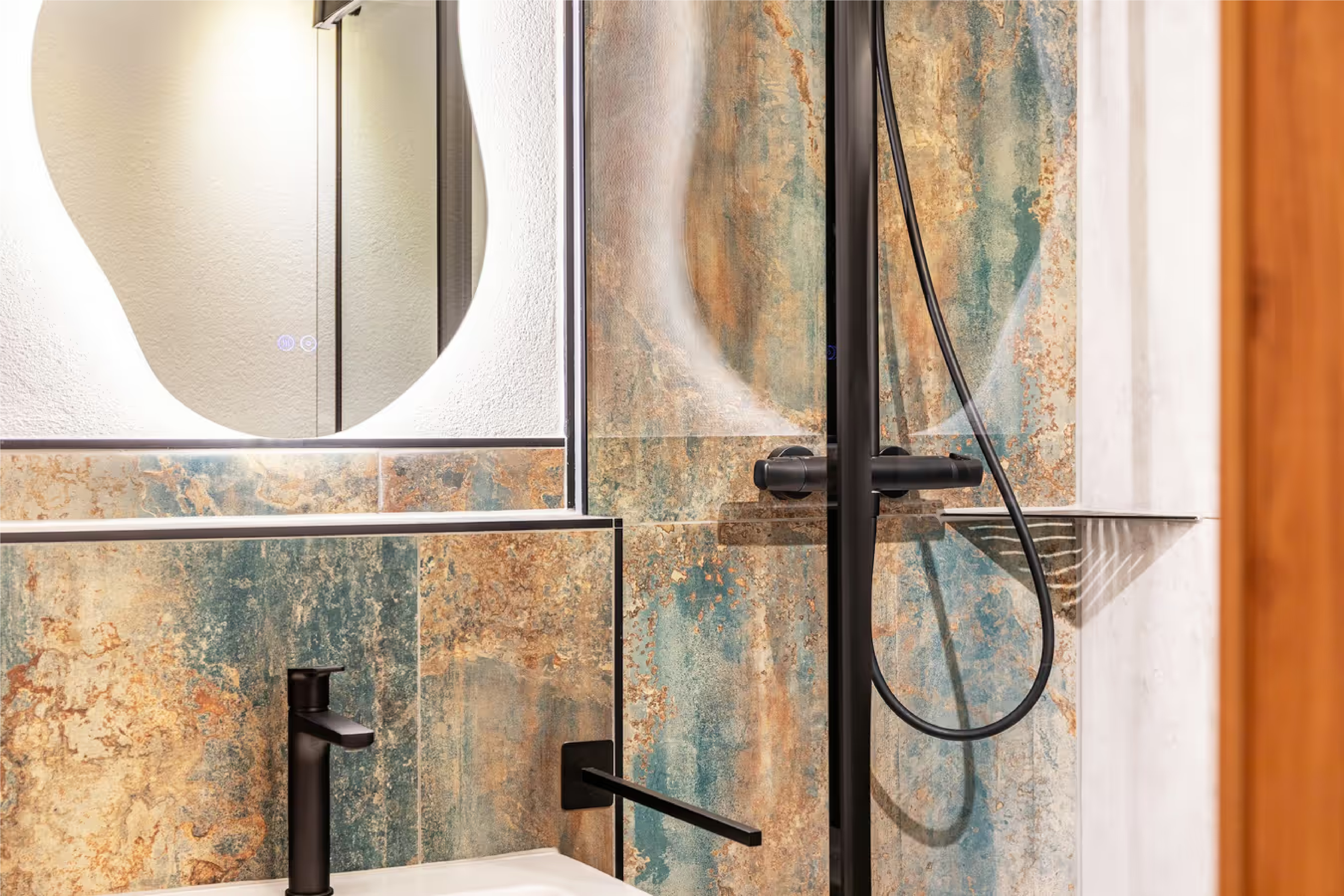 Waschbecken und Armaturen im Badezimmer der Ammerstube